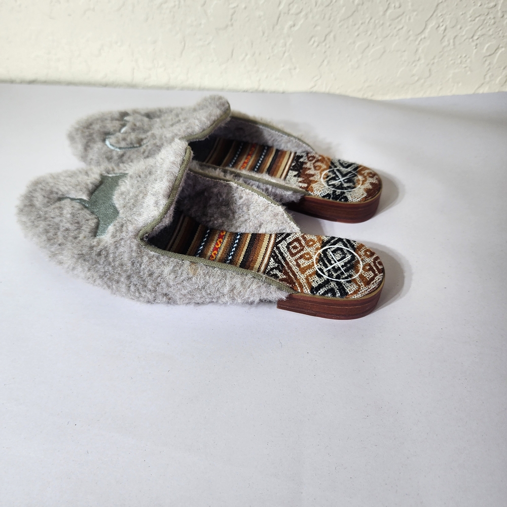 inkkas Gray Fuzzy Mule Slippers with Embroidered Donkey - Picture 7 of 10